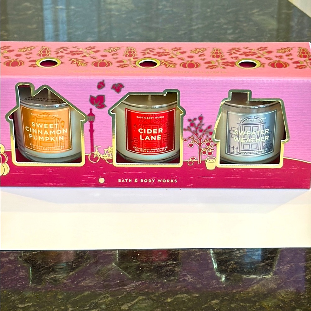 🔥BBW TRIO CANDLE SET🔥NIB (3) 4OZ DIFFERENT SCENTED CANDLES IN GIFT BOX
NWT